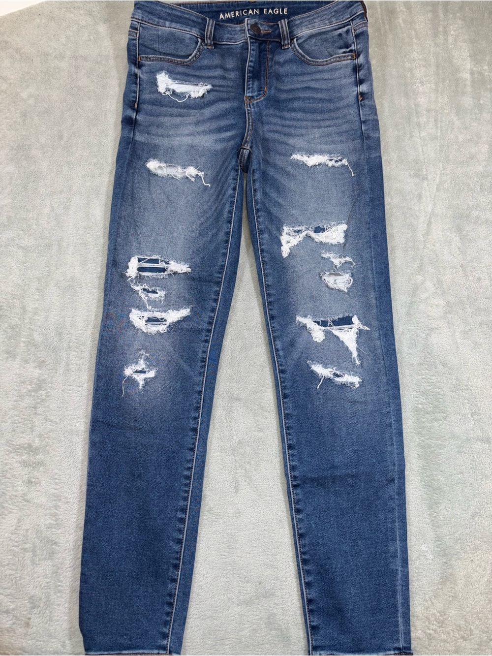 American Eagle Size 8 Distressed Jeans